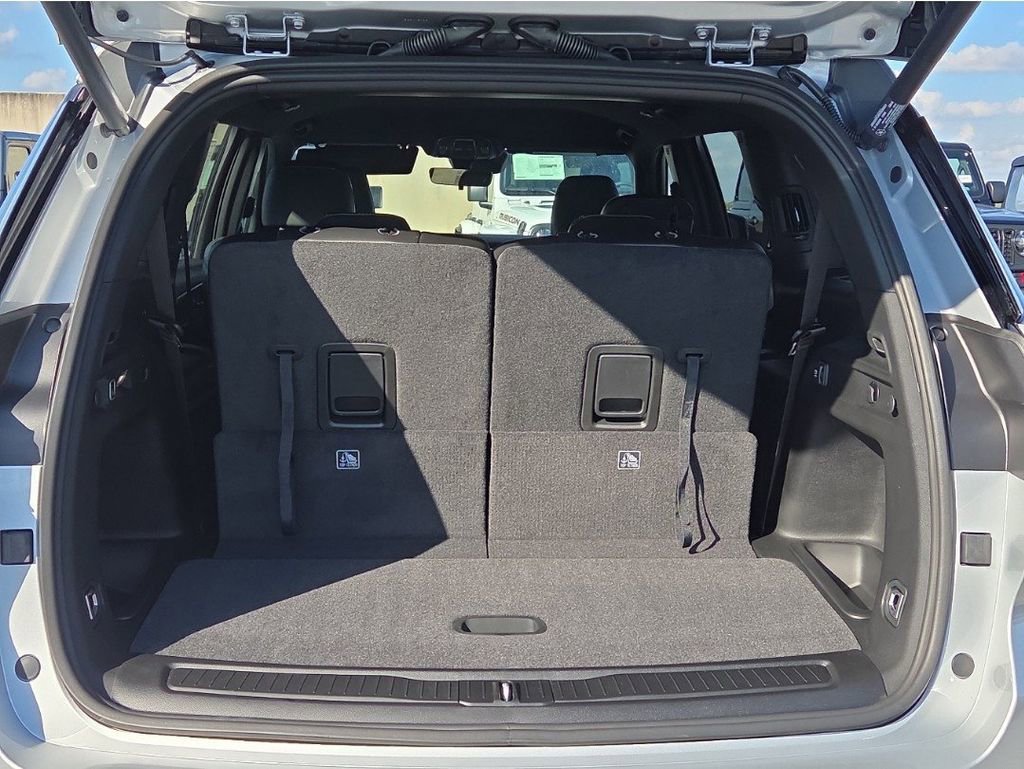 New 2025 Jeep Grand Cherokee Limited image 13