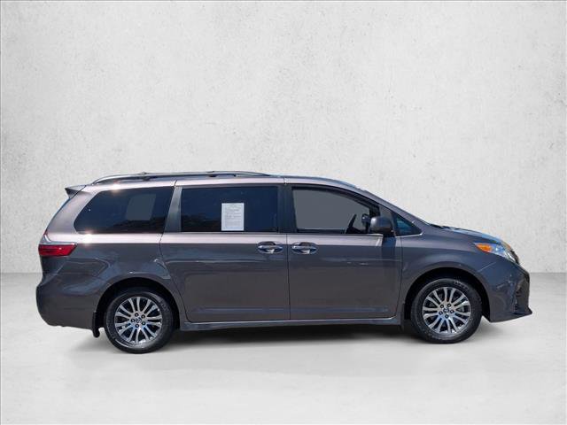 Used 2019 Toyota Sienna XLE w/ XLE Navigation Package FWD image 4