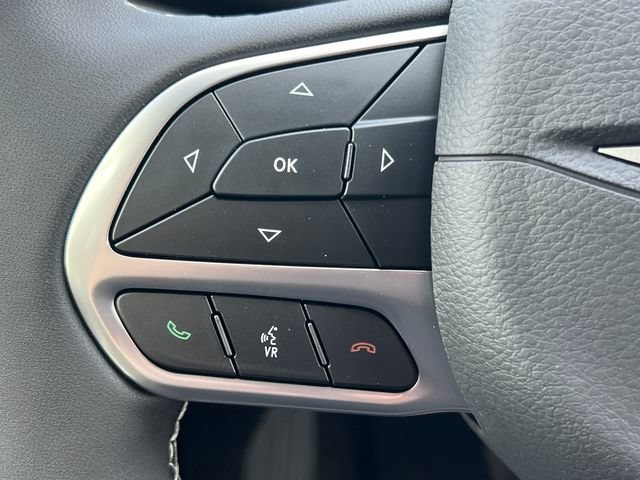 New 2027 Chrysler Pacifica Select w/ Family Tech Group AWD/4WD image 20