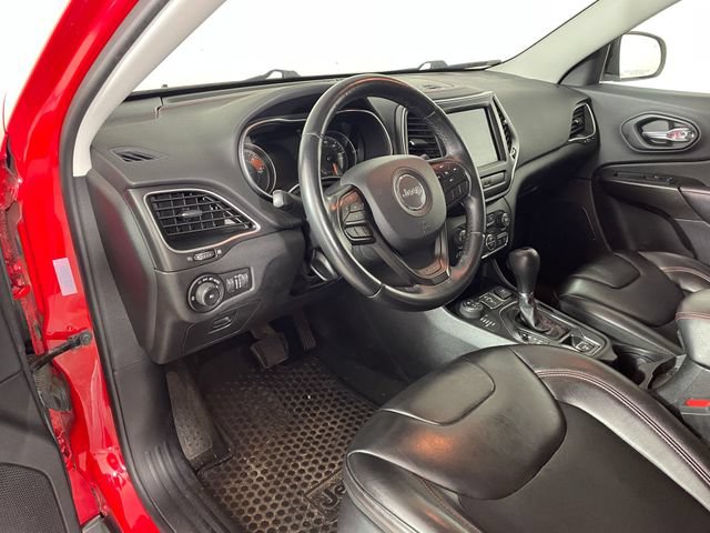 Used 2019 Jeep Cherokee Trailhawk AWD/4WD image 3