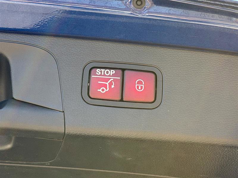 Used 2018 Mercedes-Benz GLC 300 4MATIC image 21