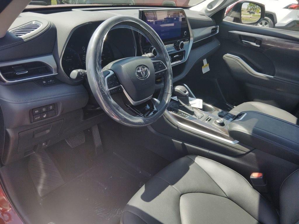 New 2026 Toyota Highlander Platinum AWD/4WD image 7