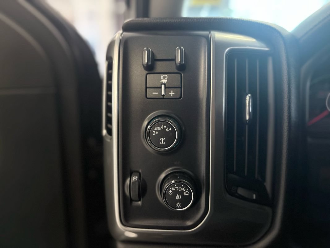 Used 2017 Chevrolet Silverado 1500 LT w/ Midnight Edition AWD/4WD image 26