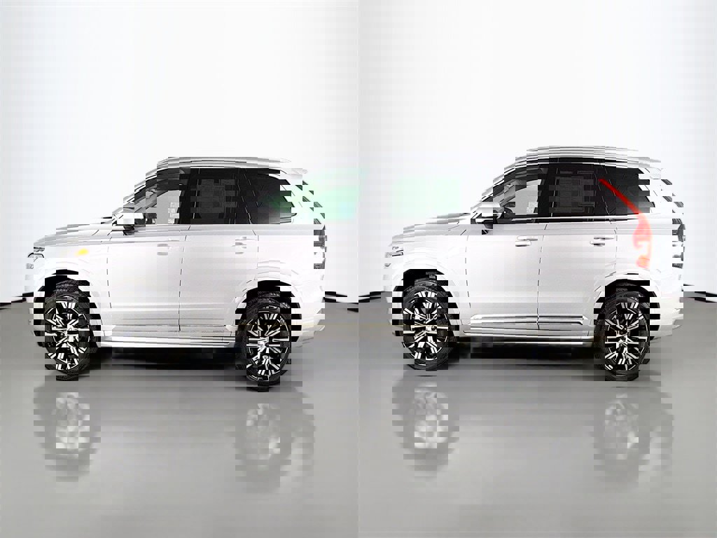 Certified 2025 Volvo XC90 B5 Core image 4