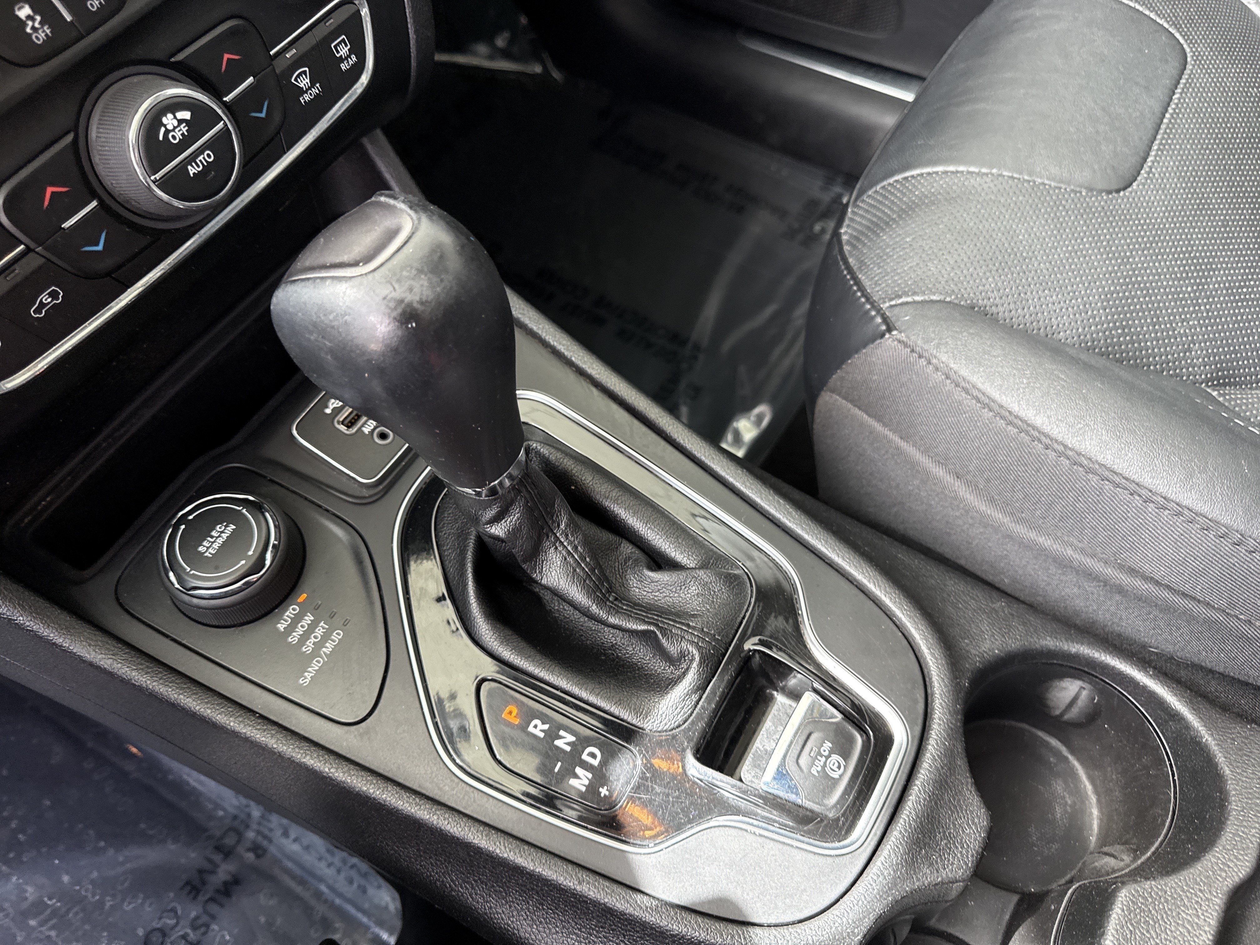 Used 2020 Jeep Cherokee Limited AWD/4WD image 25