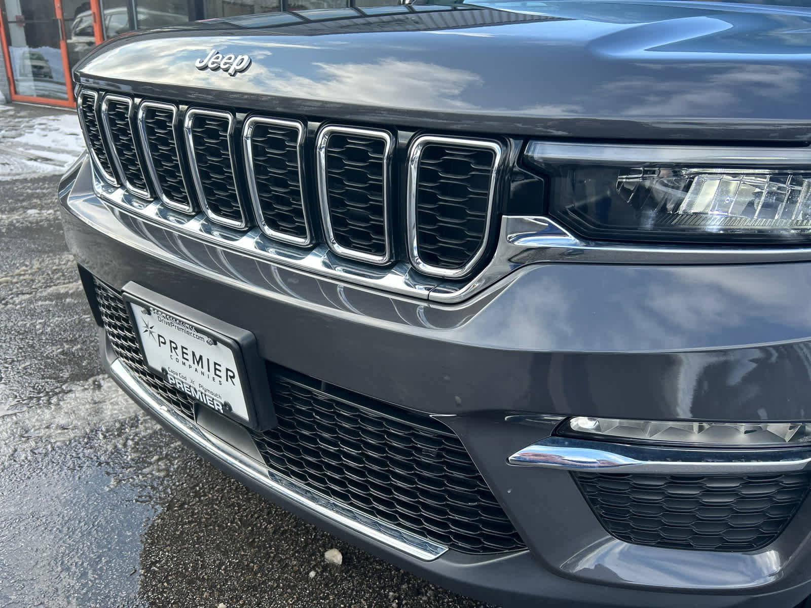 Used 2025 Jeep Grand Cherokee Limited w/ Trailer Tow Package image 12