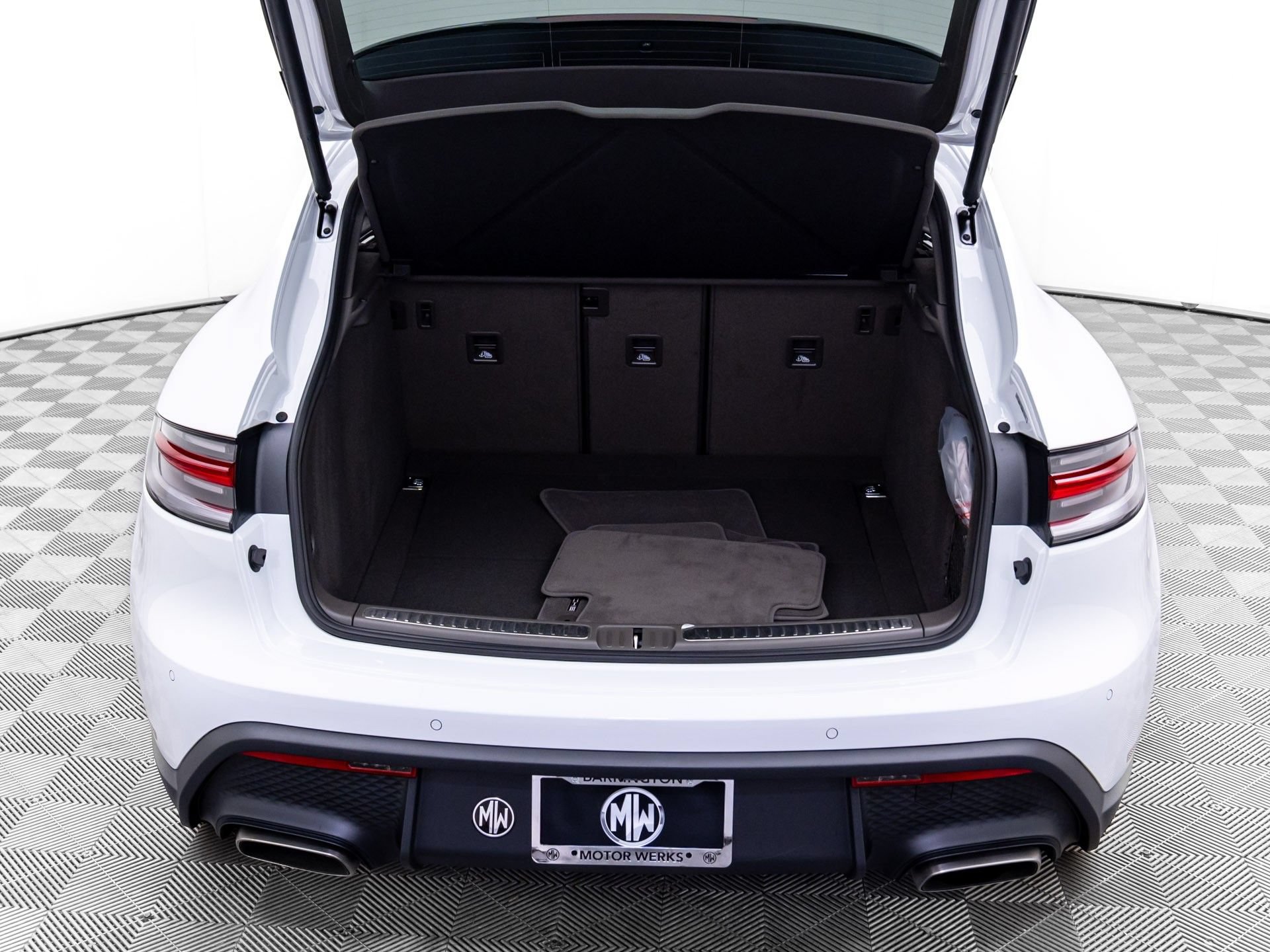 Certified 2026 Porsche Macan AWD/4WD image 30
