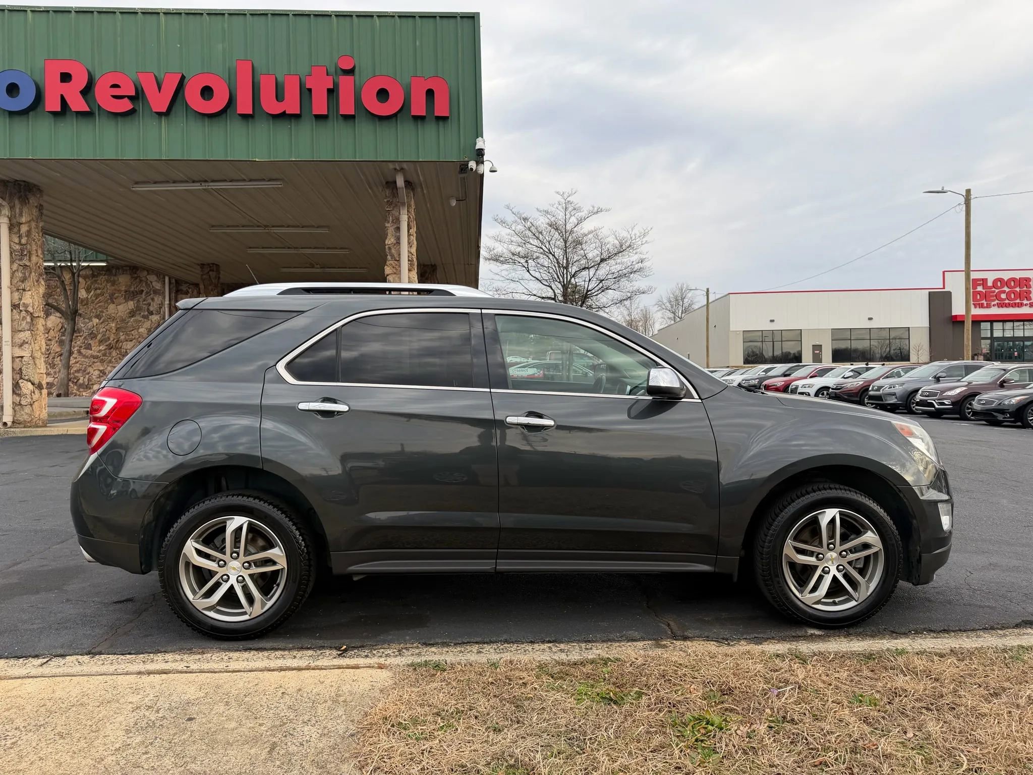 Used 2017 Chevrolet Equinox Premier w/ Enhanced Convenience Package image 8