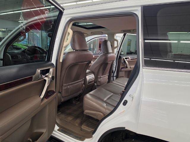 Used 2015 Lexus GX 460 Luxury AWD/4WD image 9