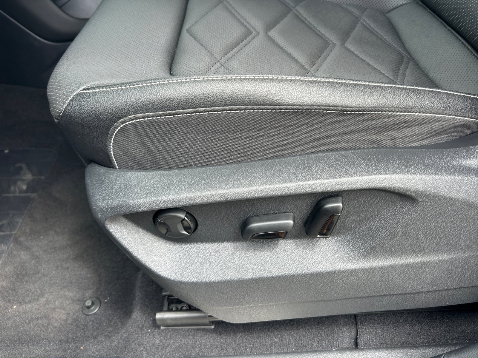 Certified 2026 Volkswagen Atlas SE FWD image 15