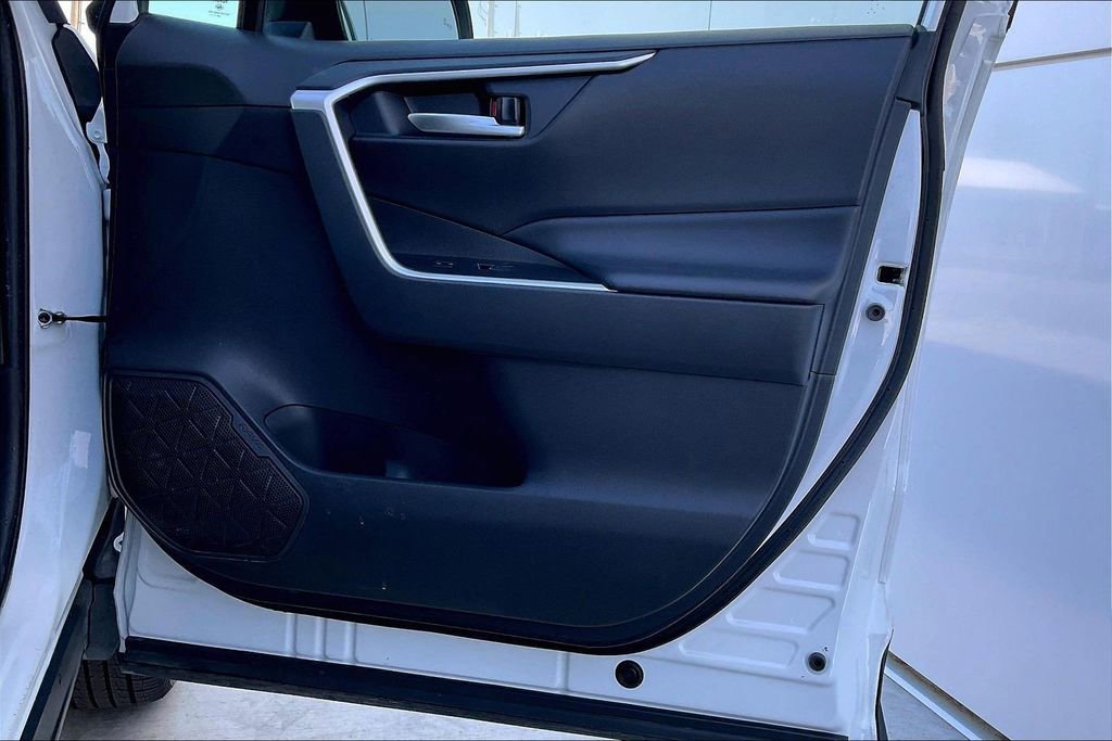 Used 2025 Toyota RAV4 XLE AWD/4WD image 24