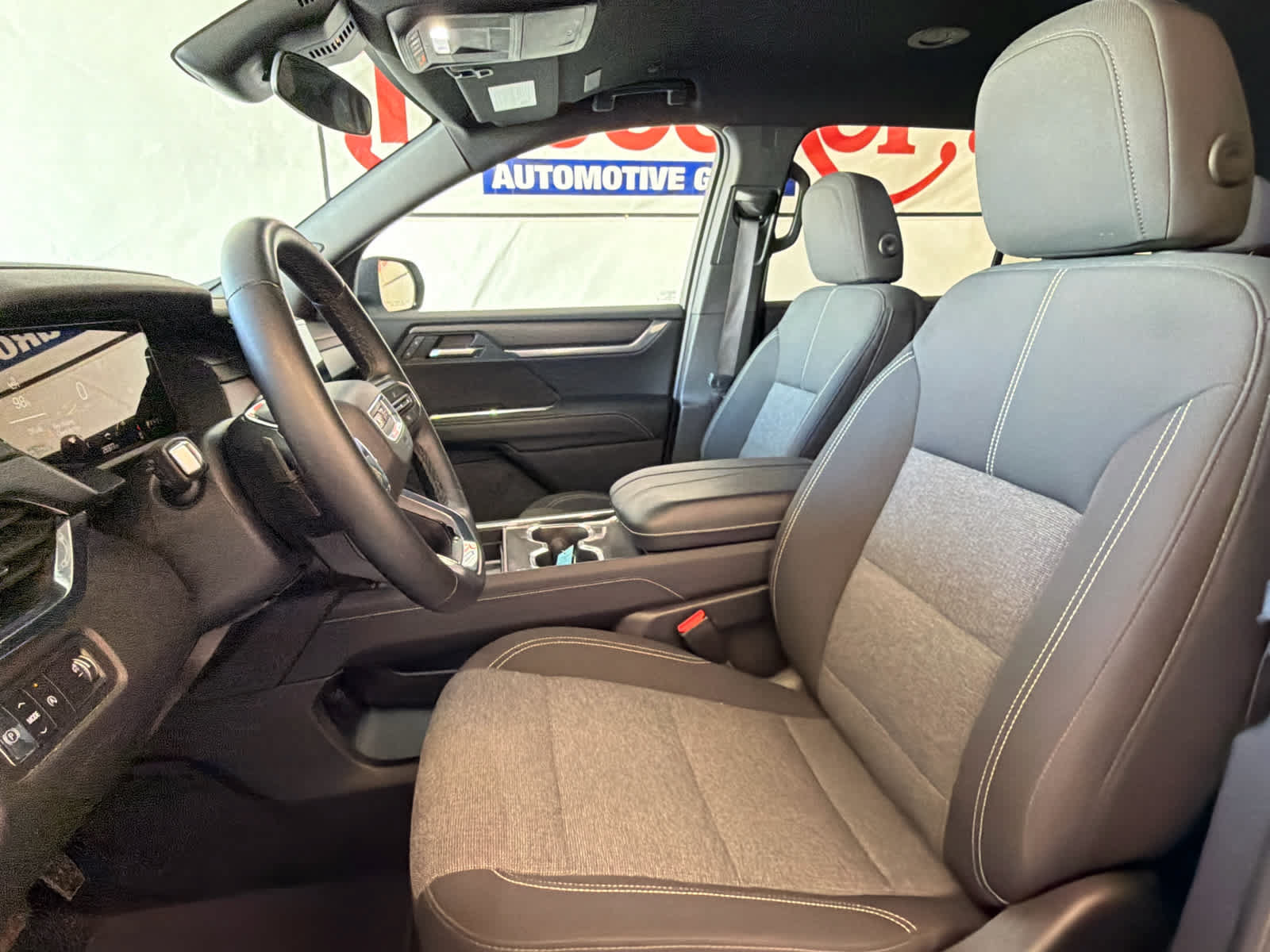 Used 2025 GMC Acadia Elevation FWD image 19
