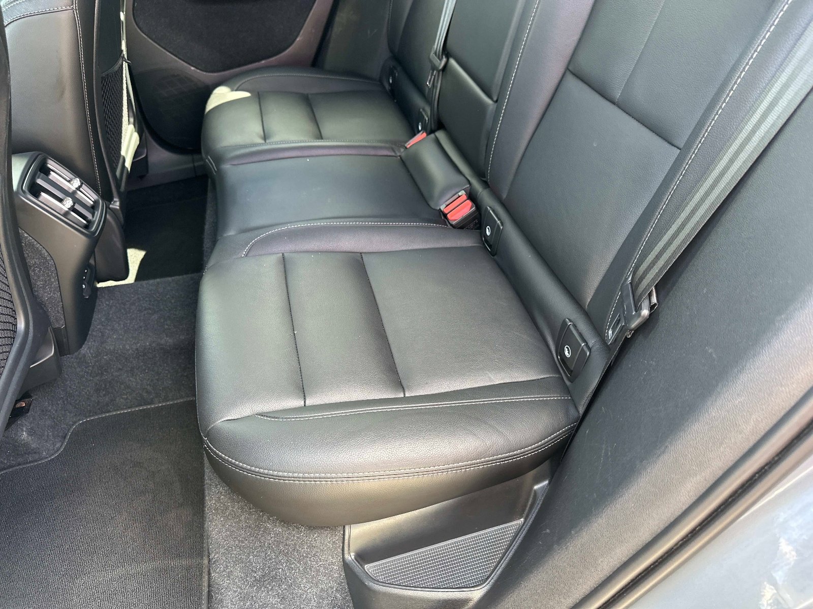 Used 2021 Volvo XC40 T5 Momentum image 13