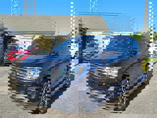 Used 2021 Ford Expedition XLT image 1