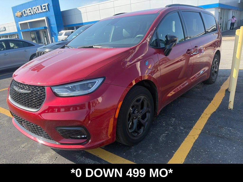 Used 2025 Chrysler Pacifica Premium