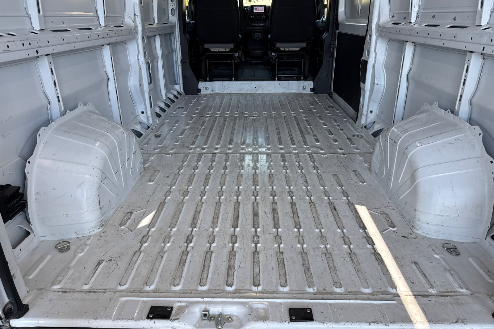 Used 2025 RAM ProMaster 2500 w/ Convenience Group FWD image 20