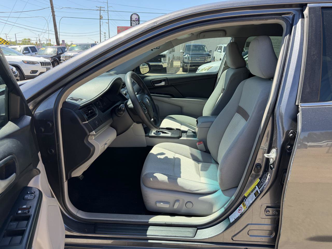 Used 2014 Toyota Camry LE FWD image 9