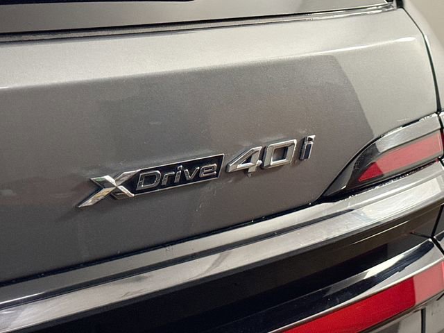 Used 2024 BMW X7 xDrive40i w/ Premium Package image 2