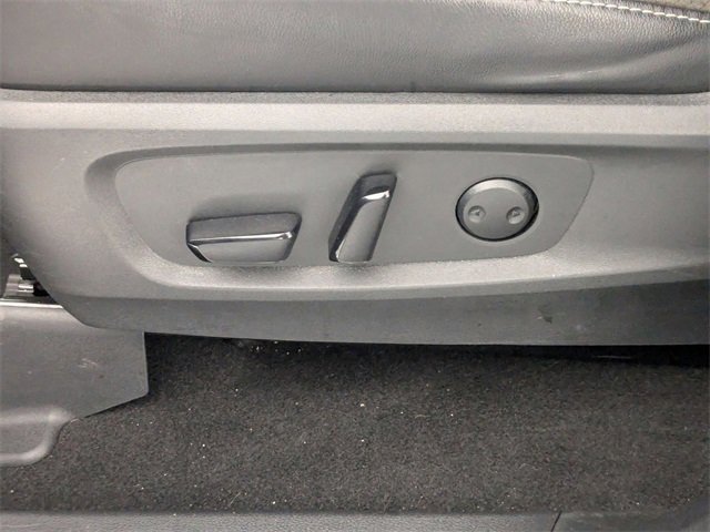 Used 2023 Nissan Pathfinder SL w/ Black Appearance Package image 13