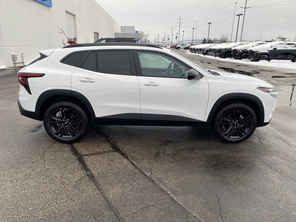 Used 2024 Chevrolet Trax ACTIV w/ Driver Confidence Package image 9