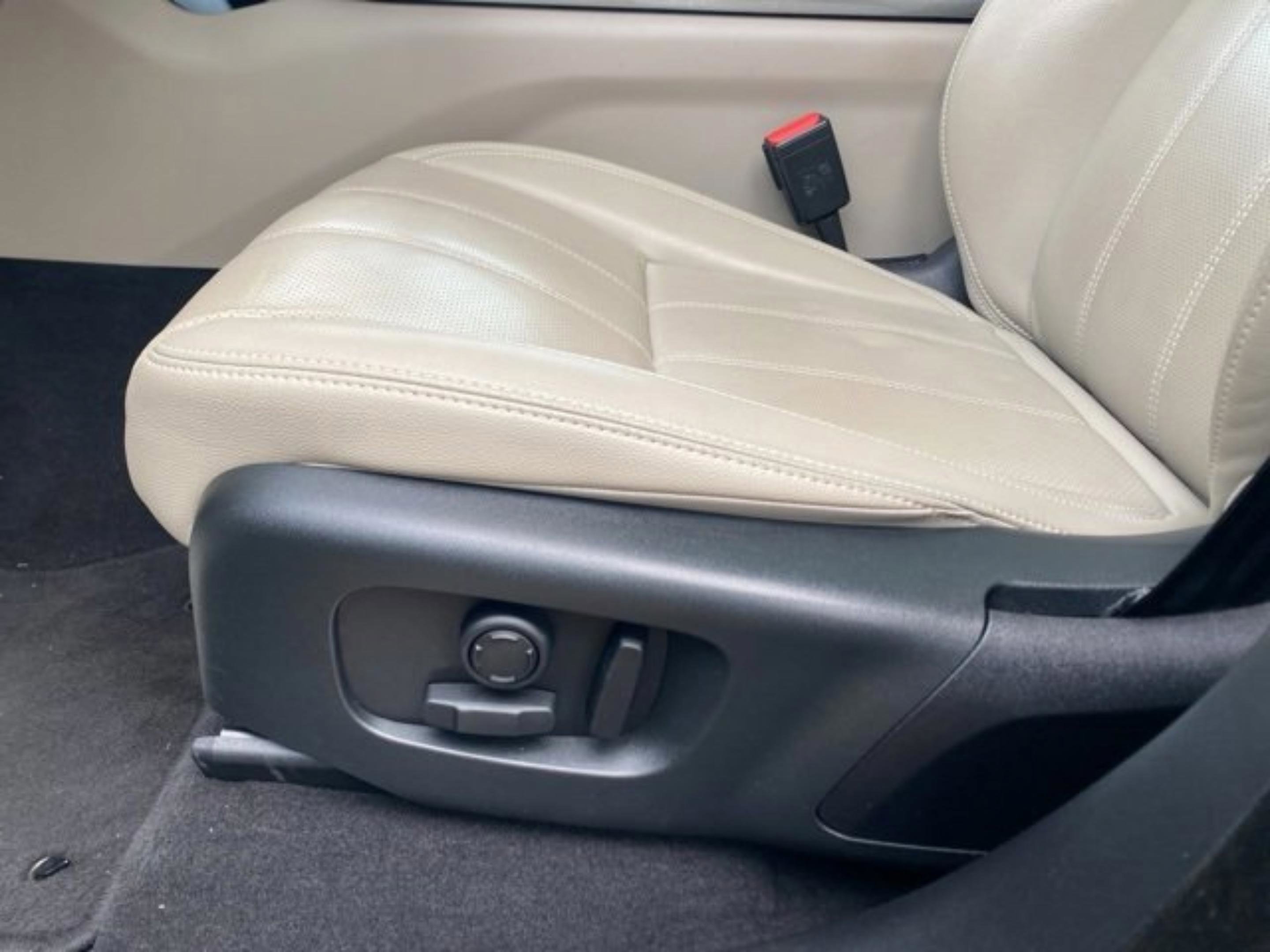 Used 2021 Land Rover Range Rover Velar R-Dynamic S image 12