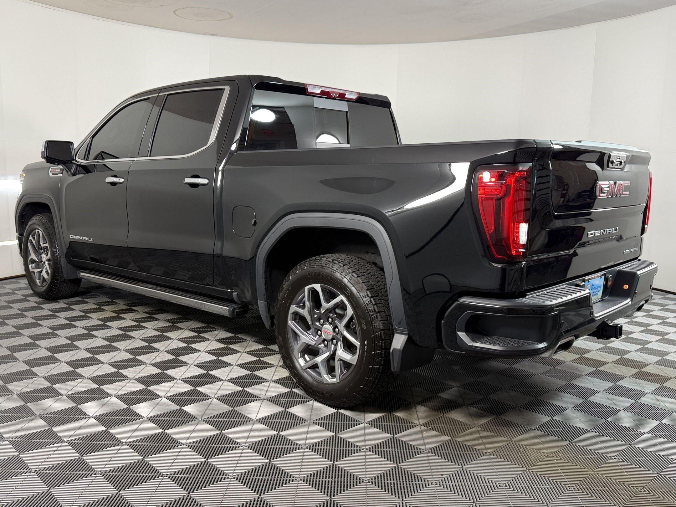 Used 2026 GMC Sierra 1500 Denali w/ Denali Reserve Package AWD/4WD image 2