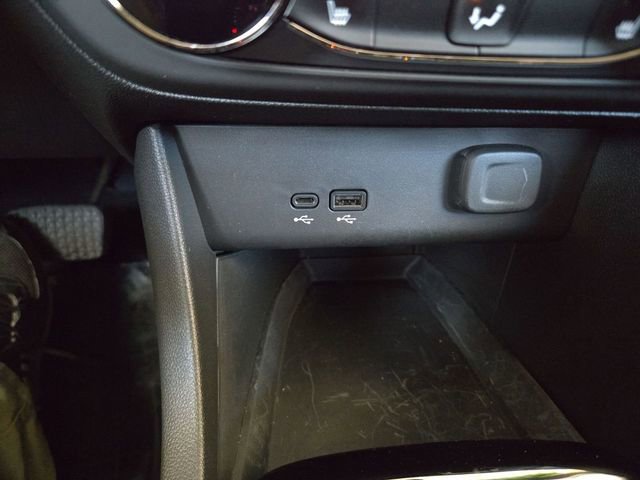 Certified 2024 Buick Encore GX Preferred w/ Comfort Package FWD image 19