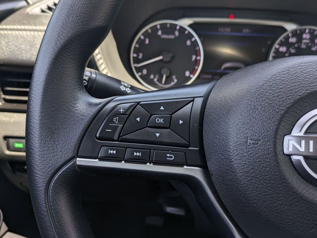 Used 2025 Nissan Sentra SV FWD image 15