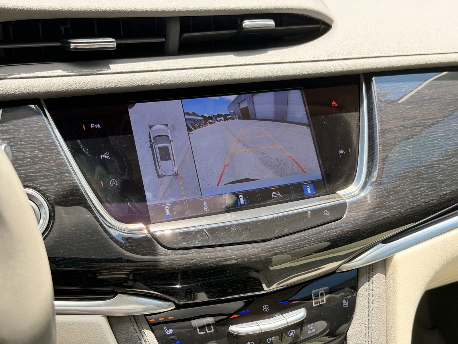 Used 2024 Cadillac XT6 Premium Luxury w/ Technology Package AWD/4WD image 25