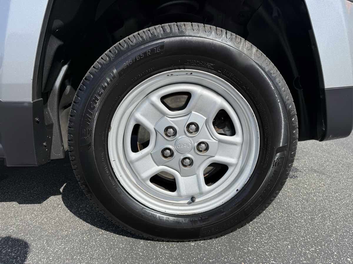 Used 2016 Jeep Patriot Sport image 14