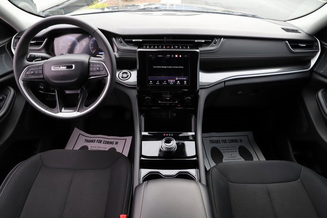 Used 2023 Jeep Grand Cherokee Laredo image 19