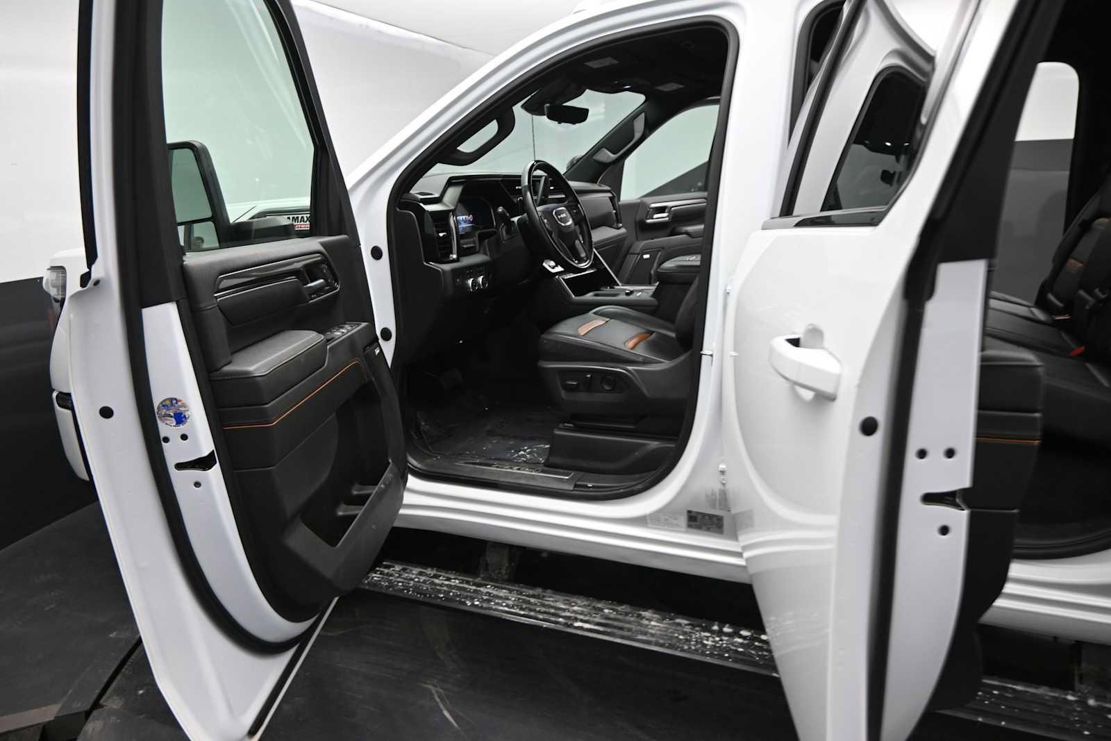 Used 2024 GMC Sierra 2500 AT4 w/ AT4 Premium Plus Package AWD/4WD image 70