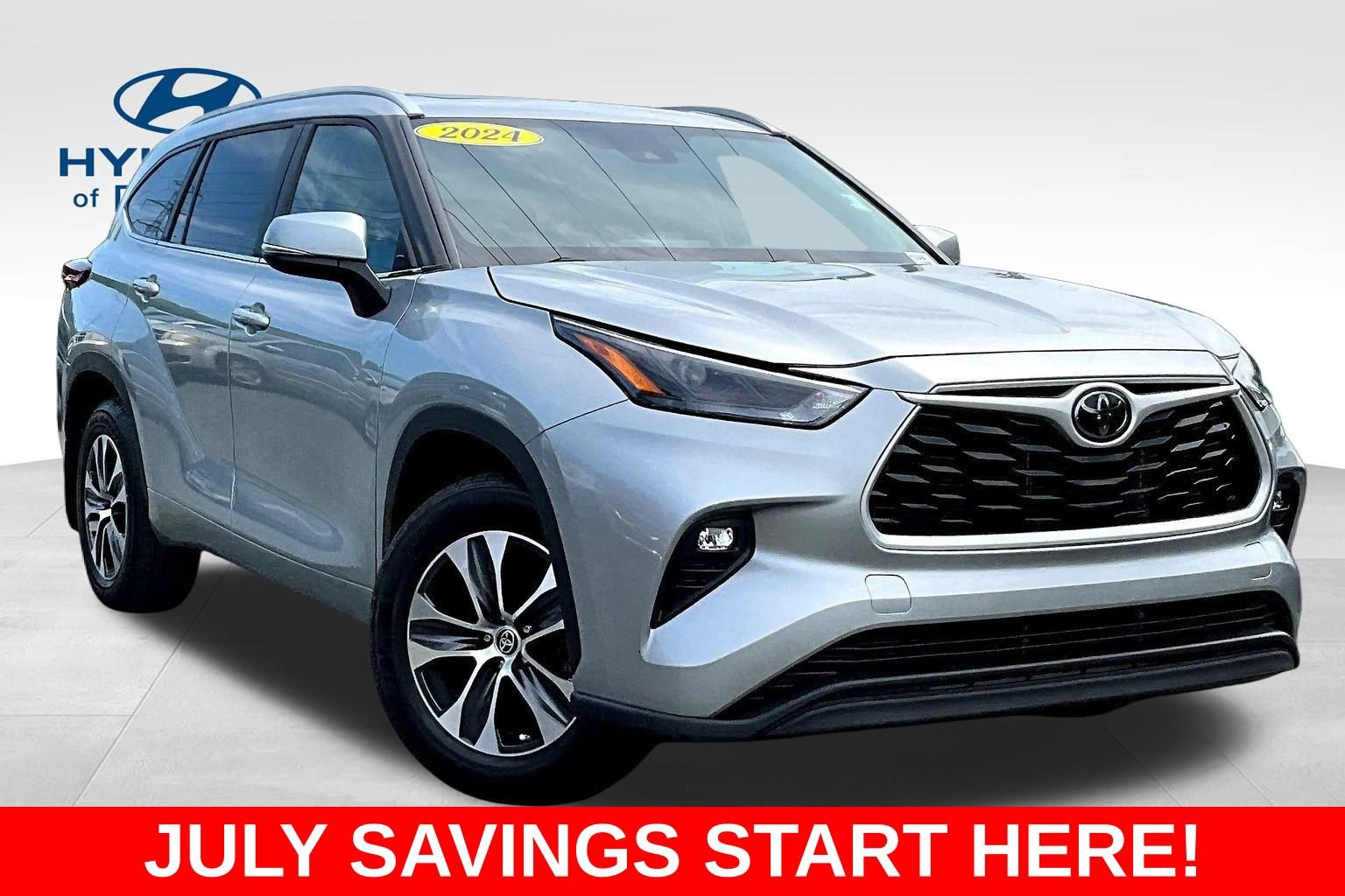 Used 2024 Toyota Highlander XLE AWD/4WD image 3