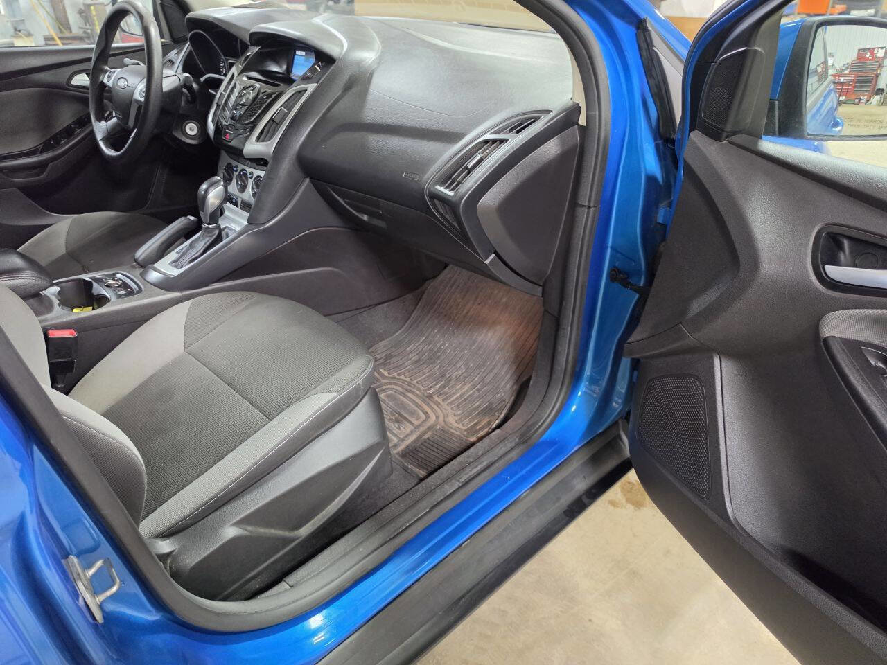 Used 2014 Ford Focus SE w/ SE Winter Package image 14