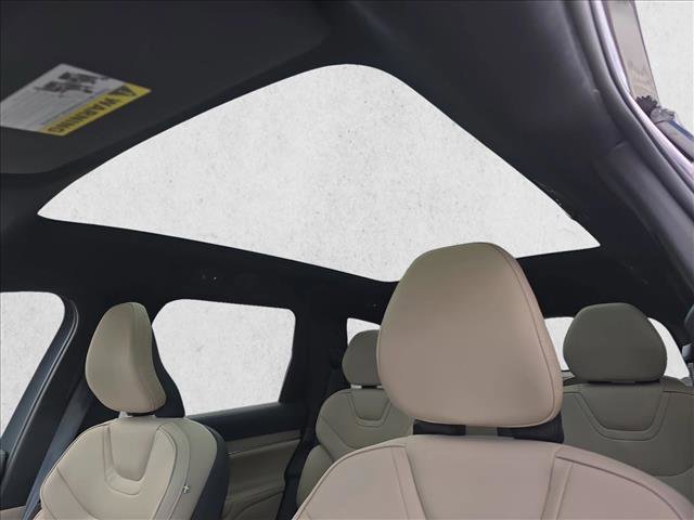 Used 2025 Volvo EX90 Ultra AWD/4WD image 30