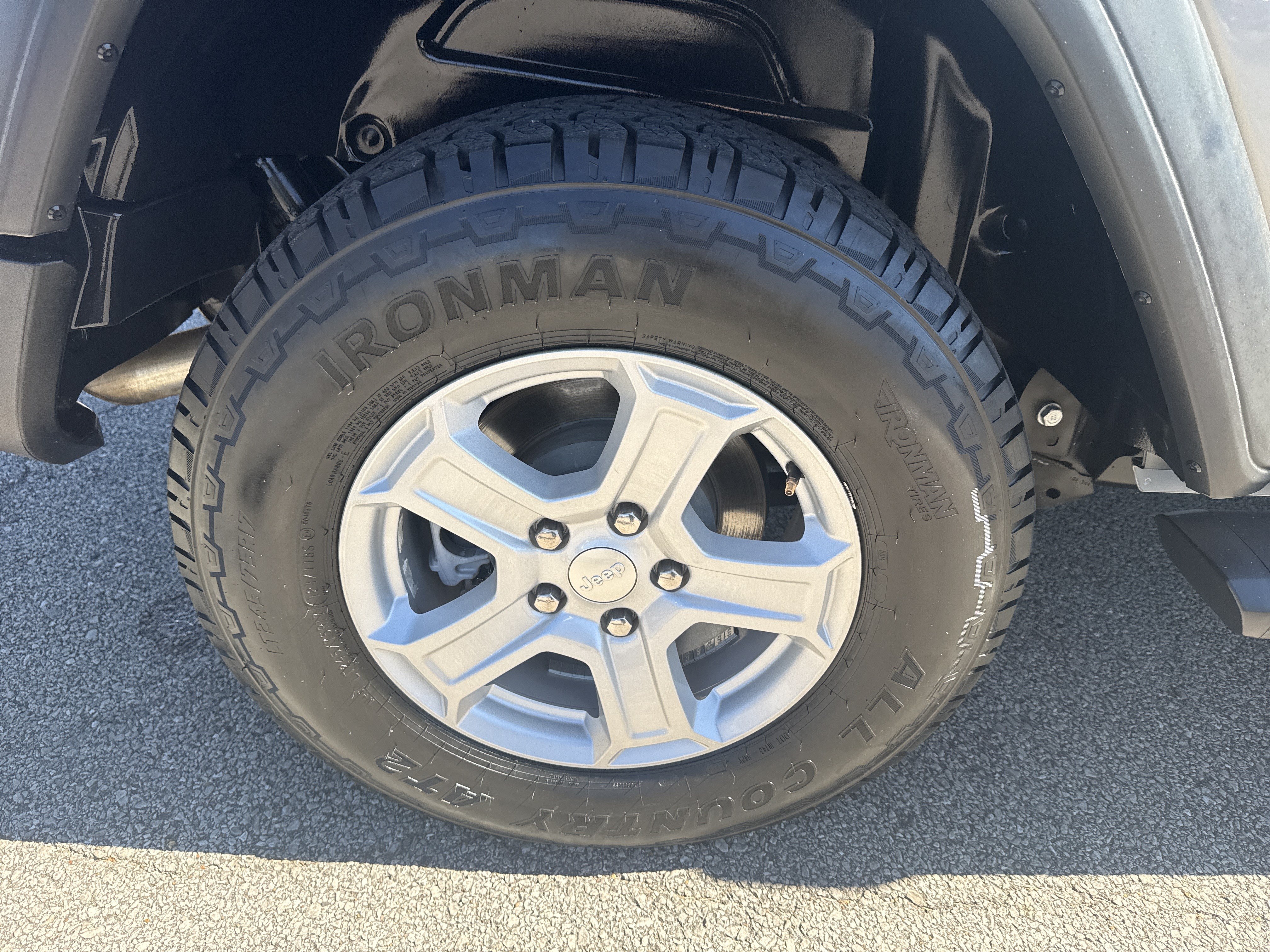 Used 2020 Jeep Wrangler Sport AWD/4WD image 15