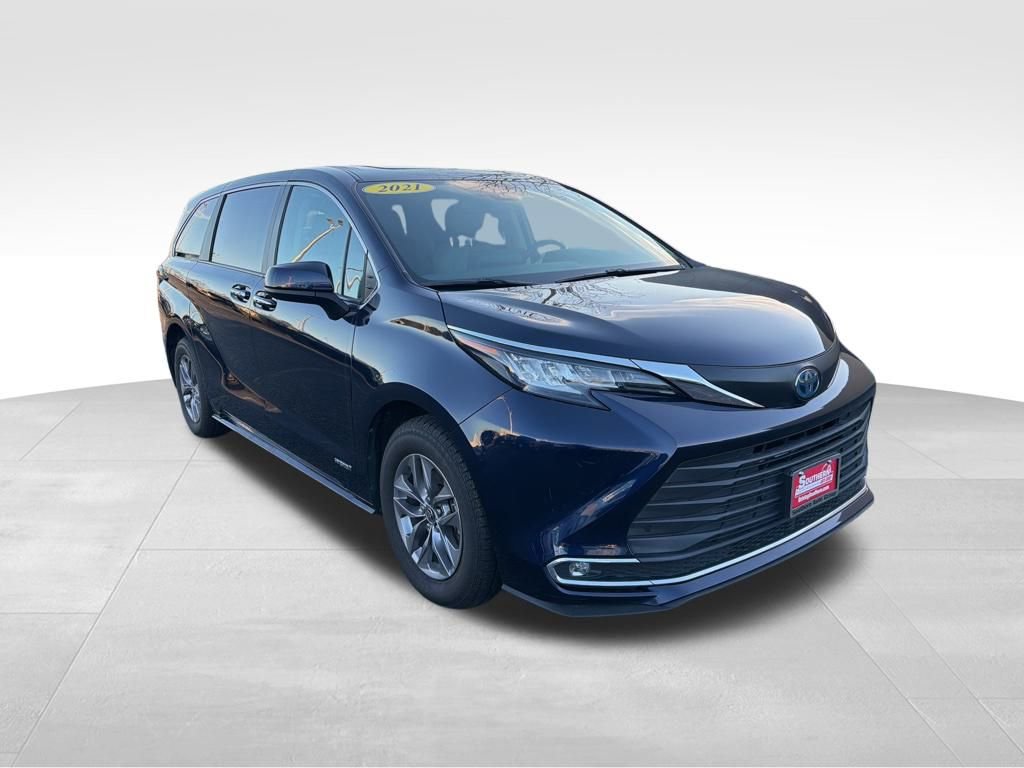 Used 2021 Toyota Sienna XLE image 7
