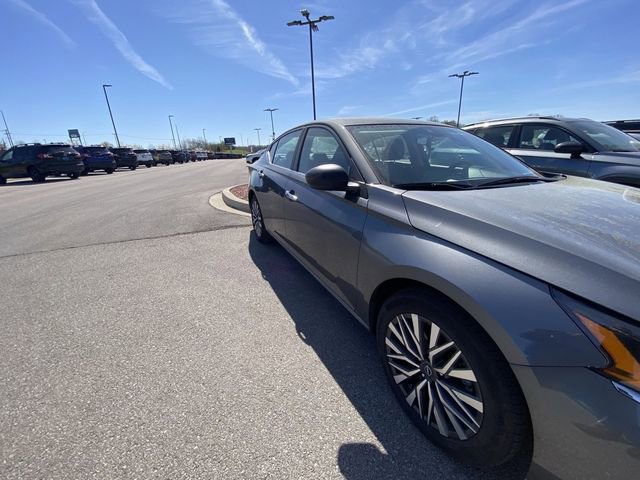 Used 2025 Nissan Altima 2.5 SV image 14