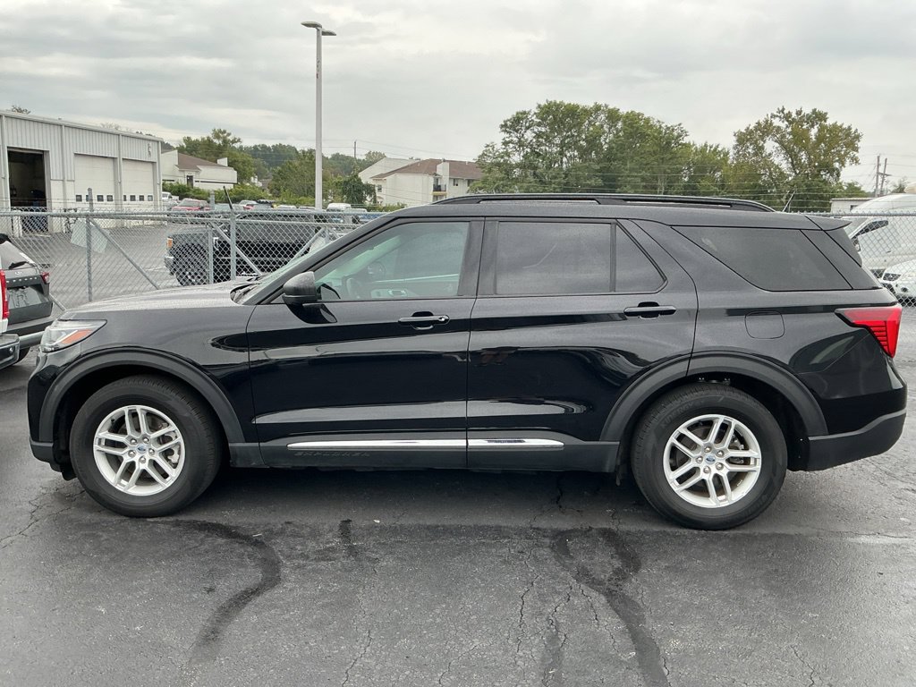 Used 2025 Ford Explorer Active w/ Active Comfort Package RWD image 5