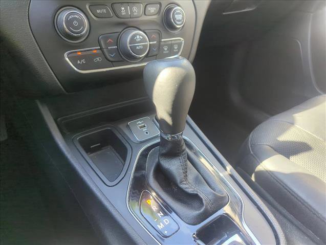 Used 2019 Jeep Cherokee Limited image 7