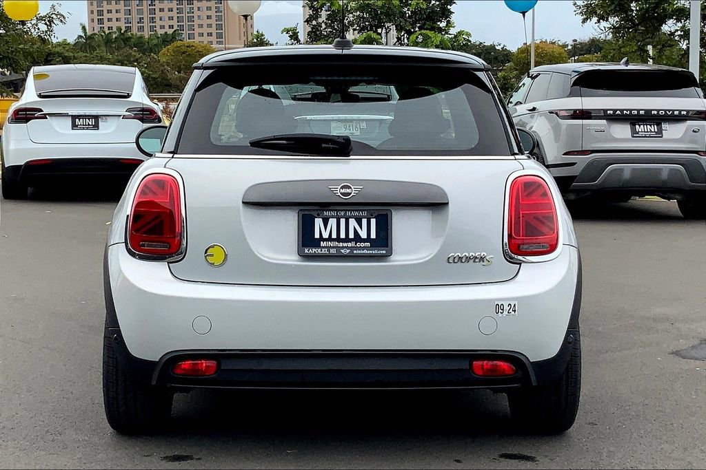 Used 2021 MINI Cooper SE w/ 8.8" Touchscreen Nav Package image 4