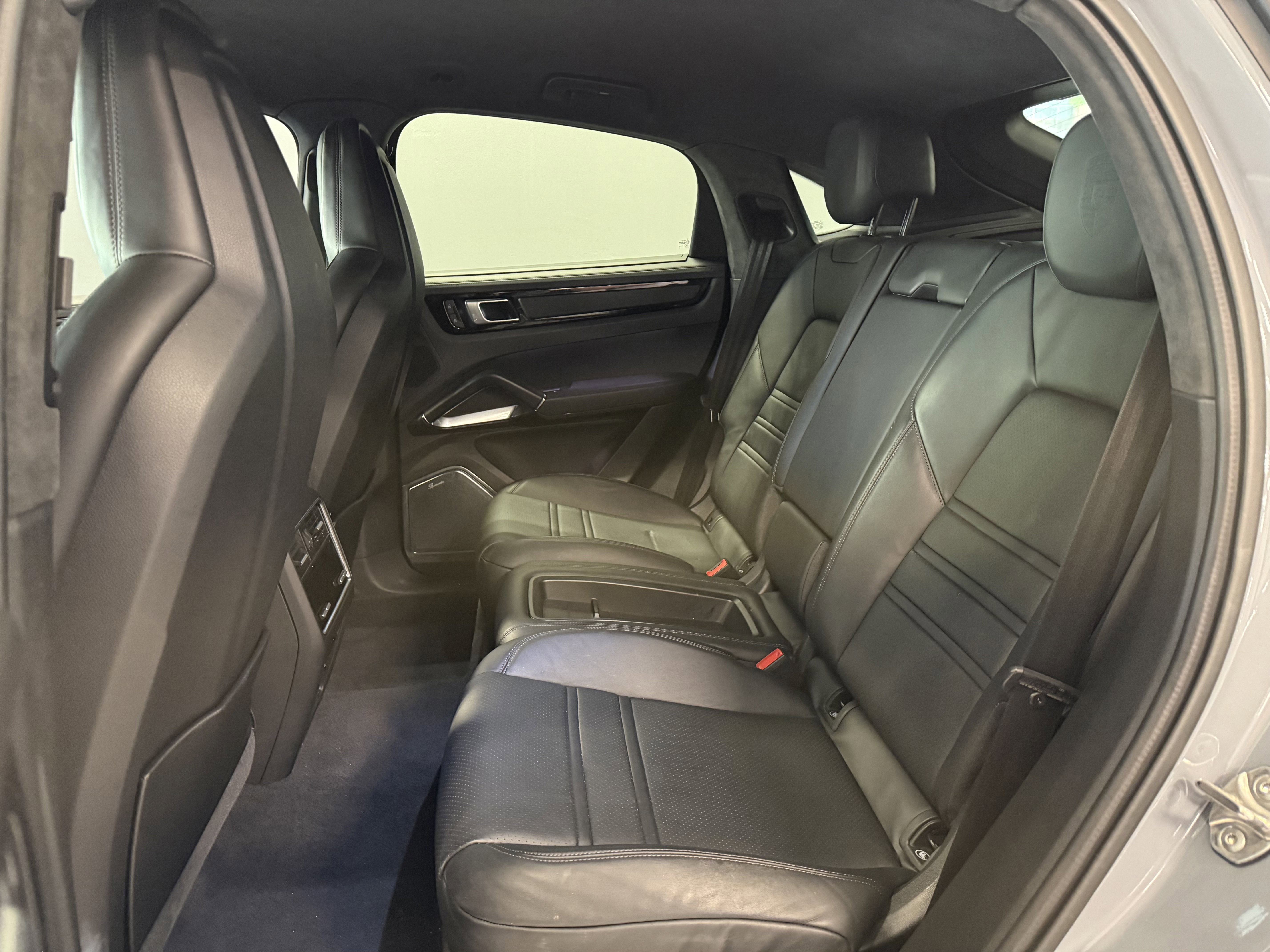 Used 2022 Porsche Cayenne Turbo GT AWD/4WD image 17