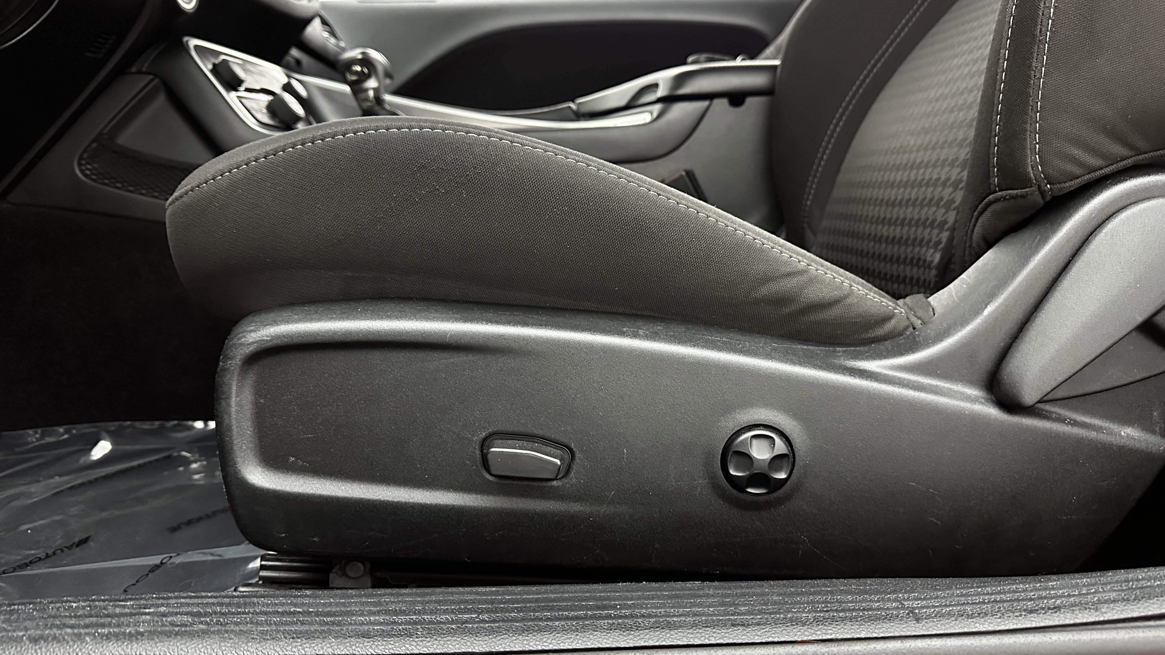 Used 2021 Dodge Challenger SXT w/ Driver Convenience Group image 13