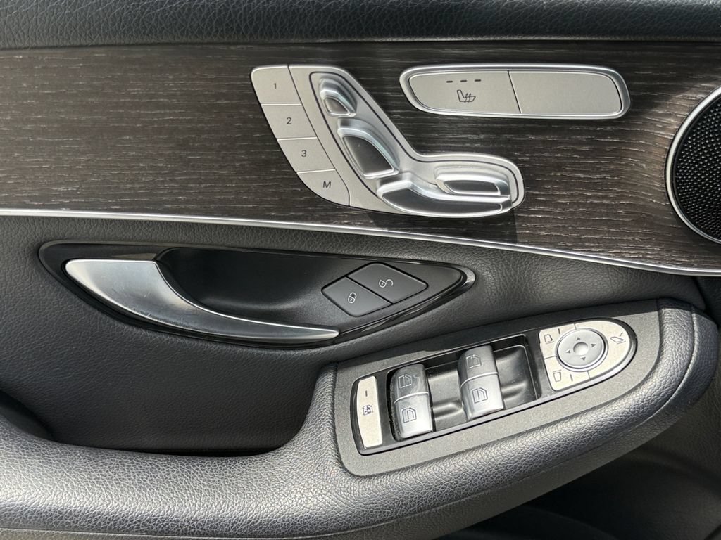 Used 2020 Mercedes-Benz GLC 300 4MATIC image 9
