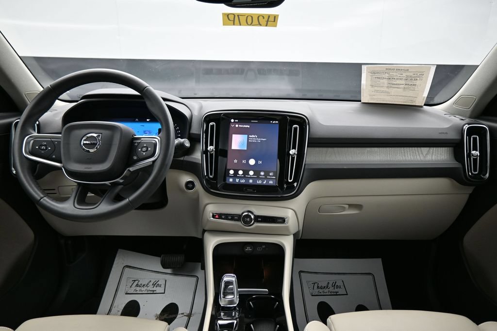 Used 2024 Volvo XC40 B5 Plus w/ Protection Package Premier AWD/4WD image 14