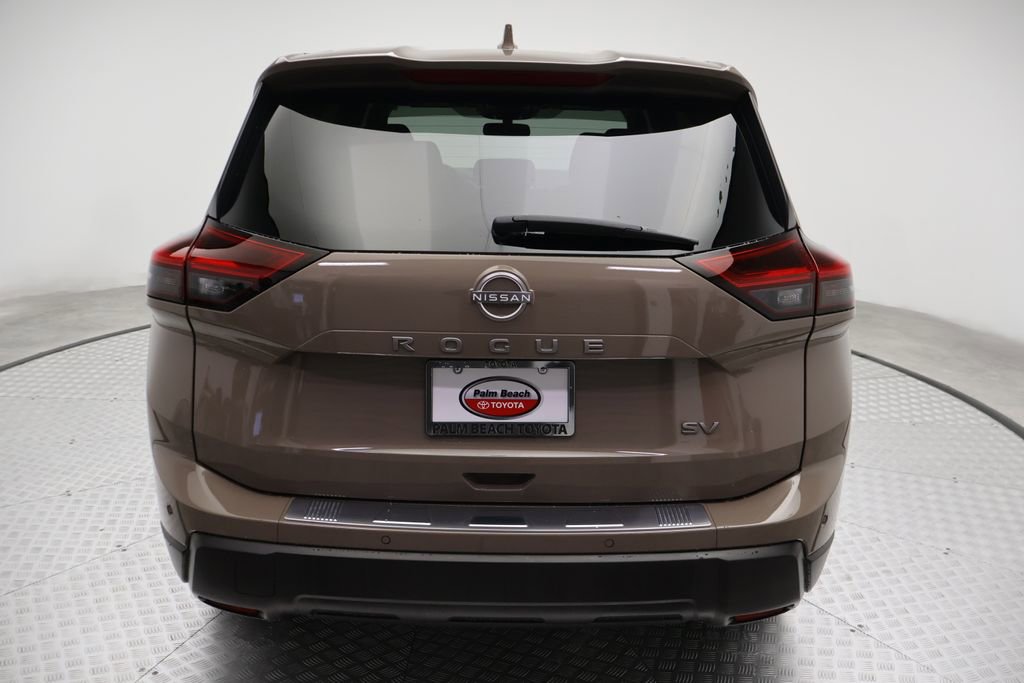 Used 2024 Nissan Rogue SV image 10
