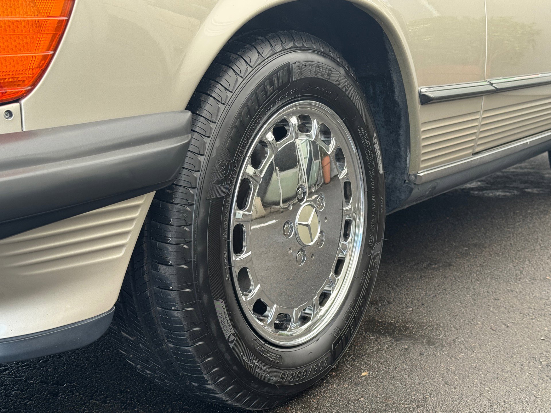 Used 1988 Mercedes-Benz 560 SL image 22