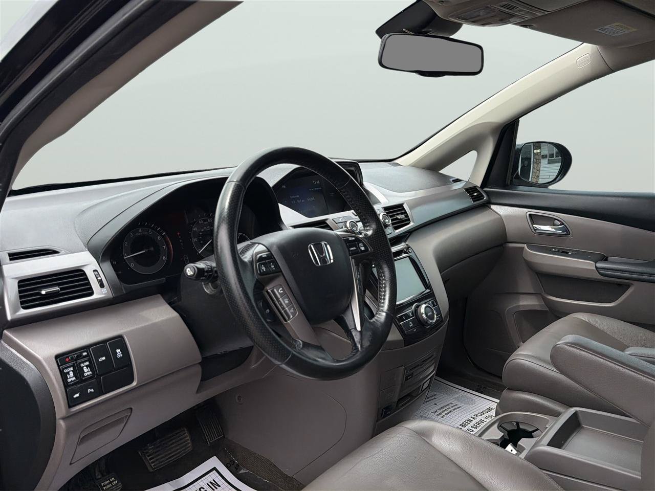 Used 2016 Honda Odyssey Touring Elite image 11