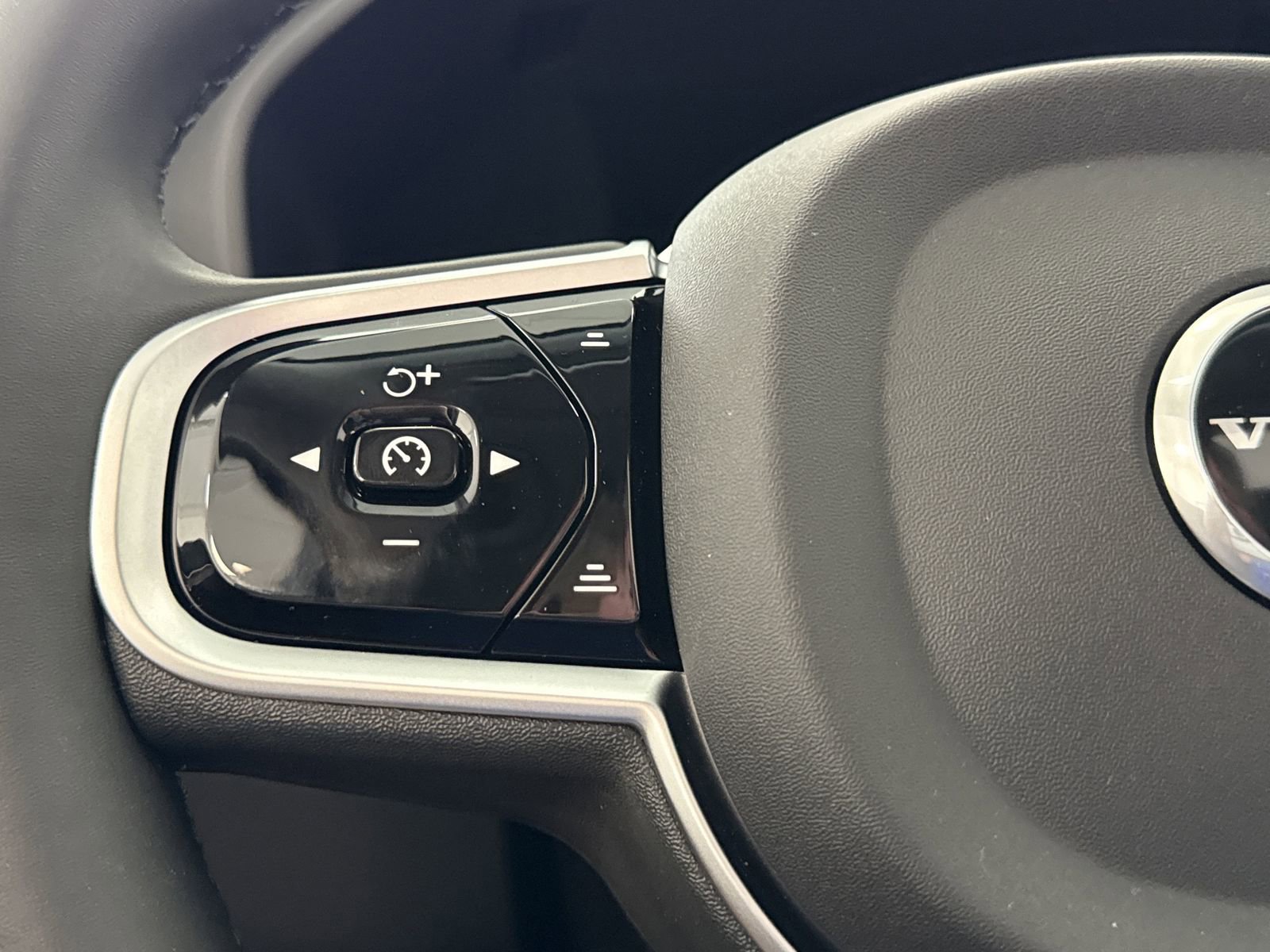 New 2026 Volvo XC60 B5 Ultra w/ Protection Package Premier image 22