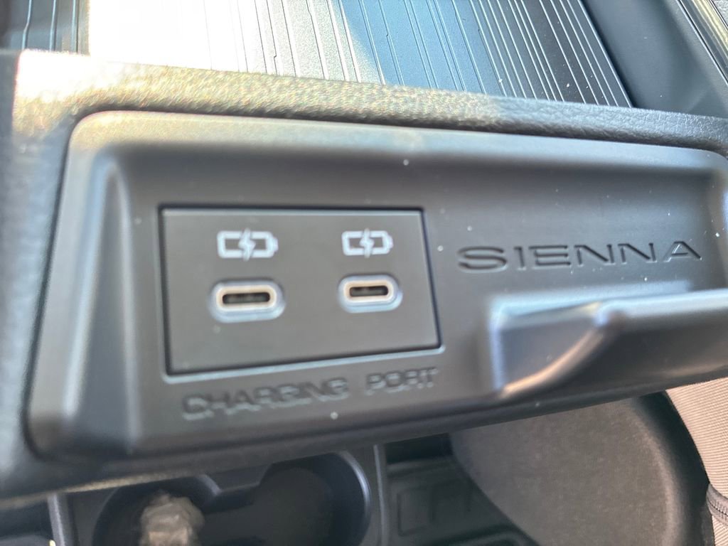 New 2026 Toyota Sienna LE image 38